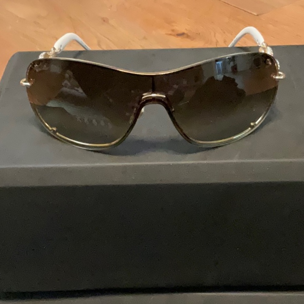 Gucci & Swarovski crystal wrap around sunglasses!